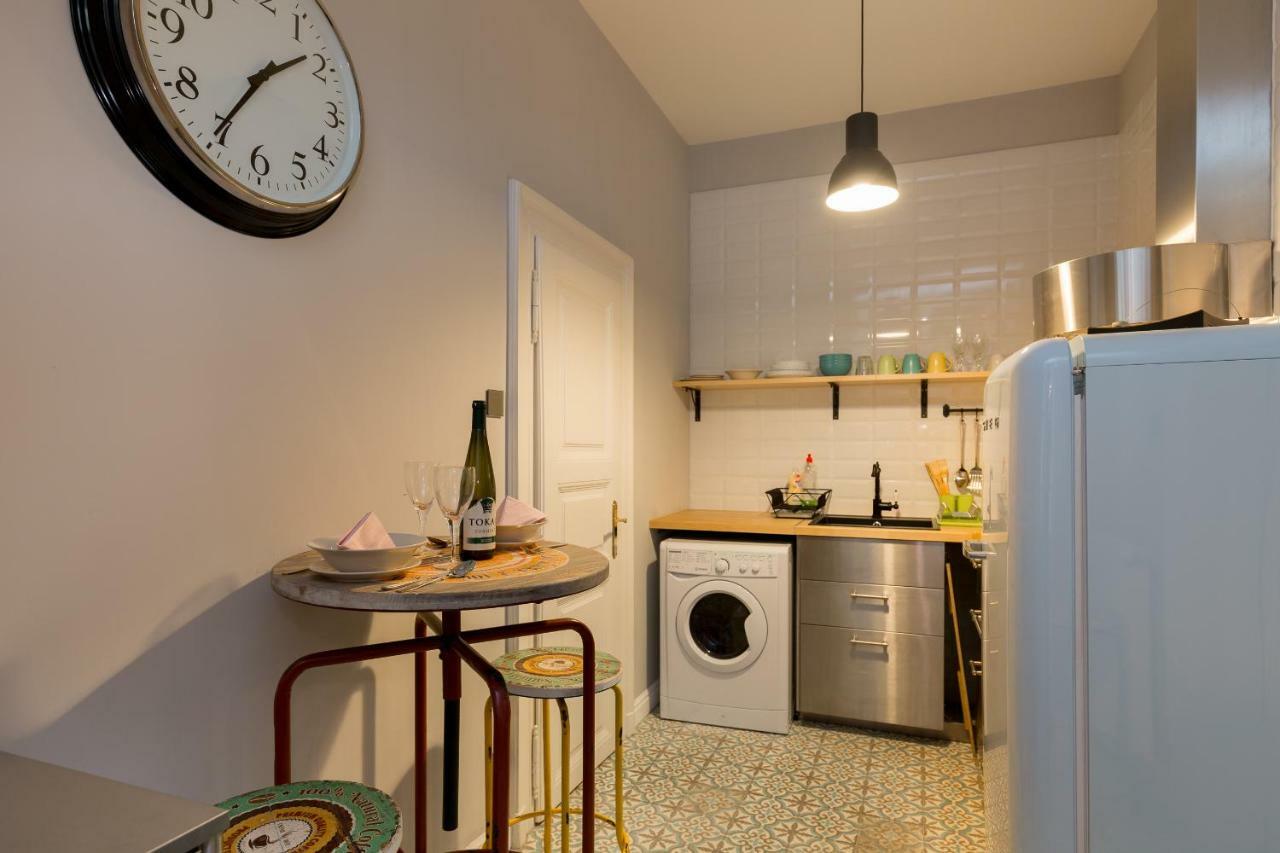Deluxe Twin Studio In Kazinczy Street Apartman Budapest Kültér fotó