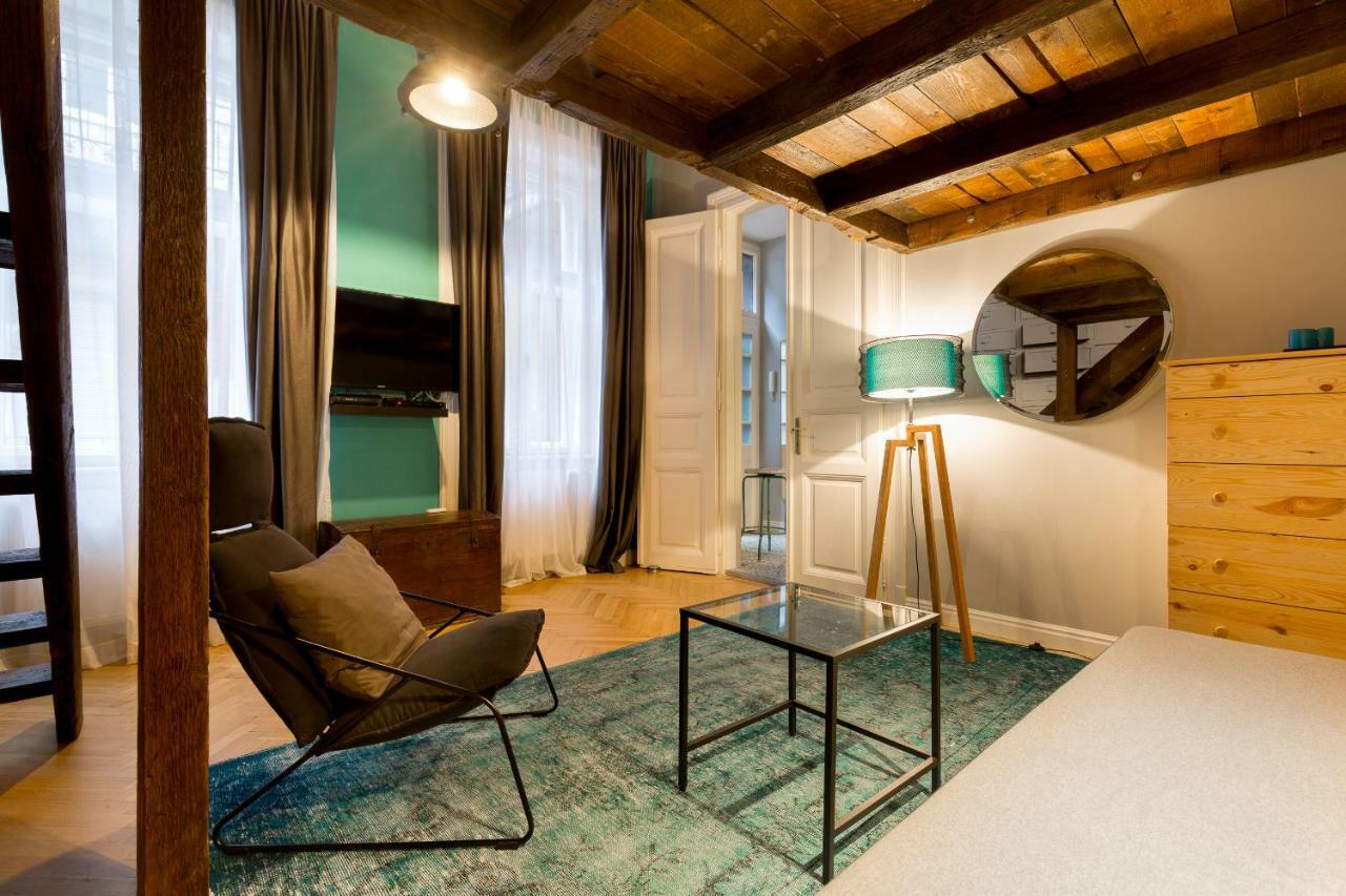 Deluxe Twin Studio In Kazinczy Street Apartman Budapest Kültér fotó